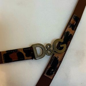 Womens Dolce and Gabbana stretch elastic belt new no tags 31 in to 35 in